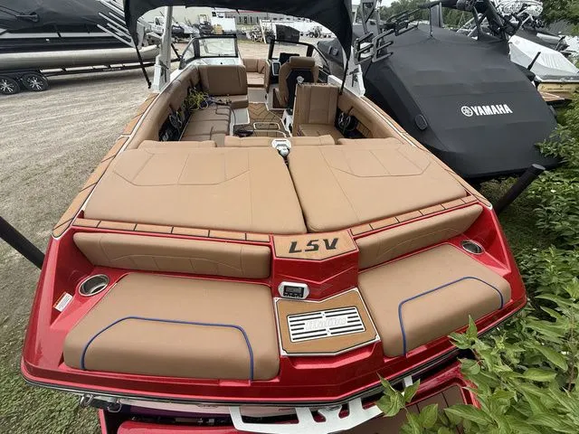 Slide: The Image of Malibu Wakesetter 25 LSV 2021 - 5