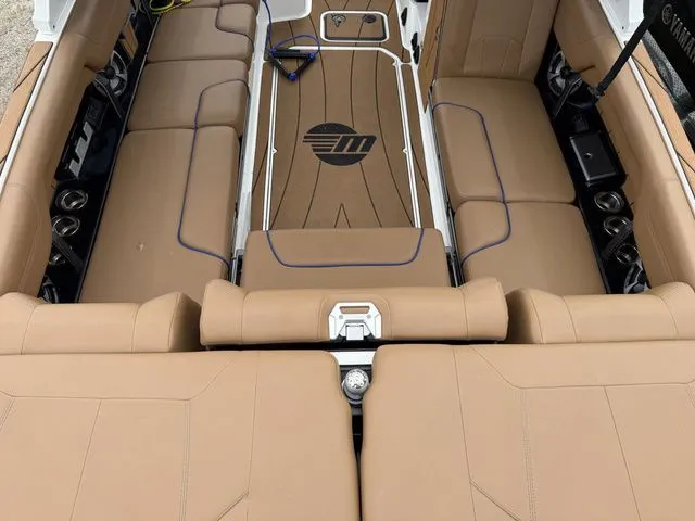 Slide: The Image of Malibu Wakesetter 25 LSV 2021 - 9