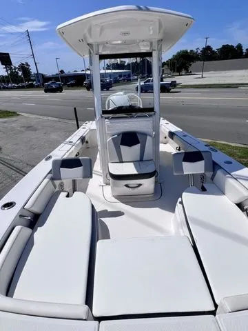 Slide: The Image of Robalo 246 Cayman 2023 - 10