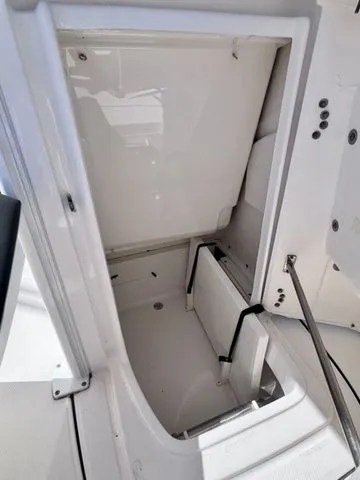 Slide: The Image of Robalo 246 Cayman 2023 - 11