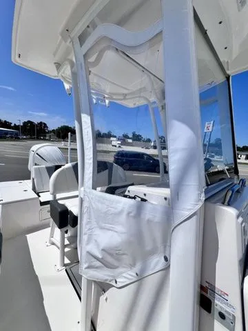 Slide: The Image of Robalo 246 Cayman 2023 - 12
