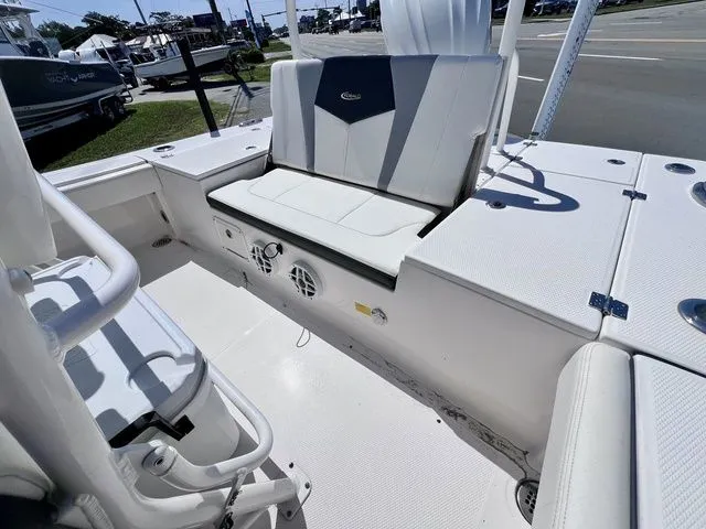 Slide: The Image of Robalo 246 Cayman 2023 - 5