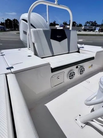 Slide: The Image of Robalo 246 Cayman 2023 - 6