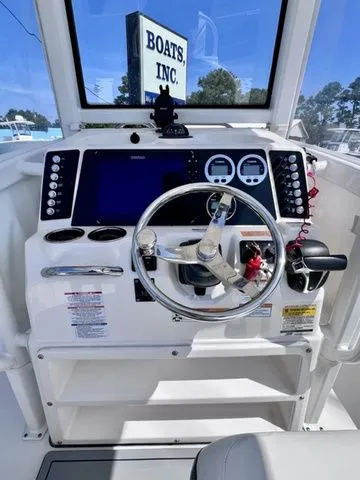 Slide: The Image of Robalo 246 Cayman 2023 - 8