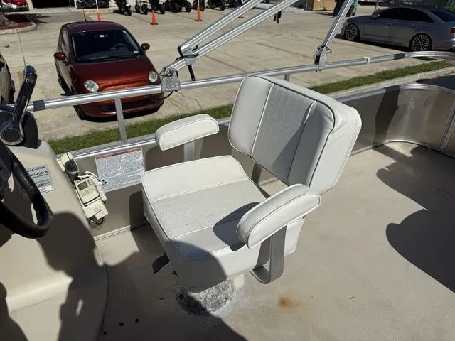 Slide: The Image of Sea Chaser 8524 CLASSIC 2016 - 18