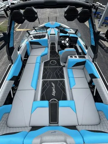 Slide: The Image of Tigé Z5 / Indmar Raptor 400 2025 - 10