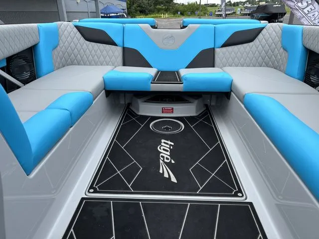 Slide: The Image of Tigé Z5 / Indmar Raptor 400 2025 - 14