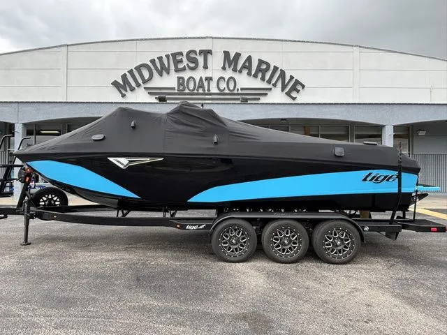 Slide: The Image of Tigé Z5 / Indmar Raptor 400 2025 - 15