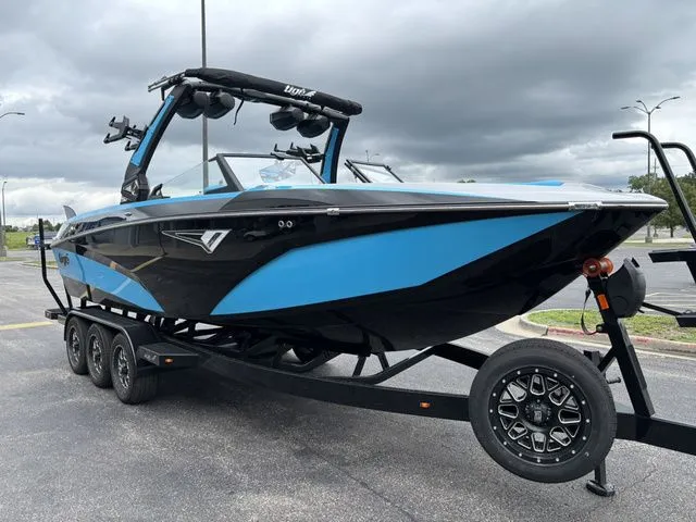 Slide: The Image of Tigé Z5 / Indmar Raptor 400 2025 - 3