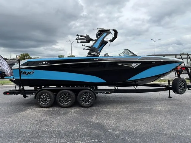 Slide: The Image of Tigé Z5 / Indmar Raptor 400 2025 - 4