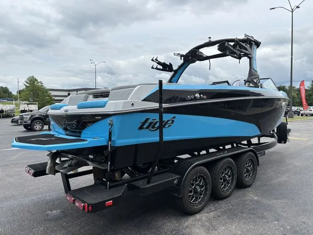 Slide: The Image of Tigé Z5 / Indmar Raptor 400 2025 - 5