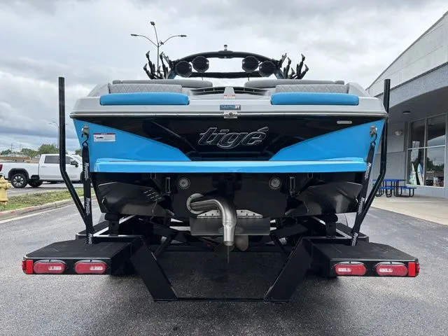 Slide: The Image of Tigé Z5 / Indmar Raptor 400 2025 - 6