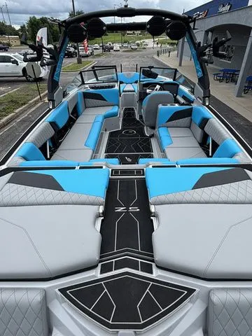 Slide: The Image of Tigé Z5 / Indmar Raptor 400 2025 - 8