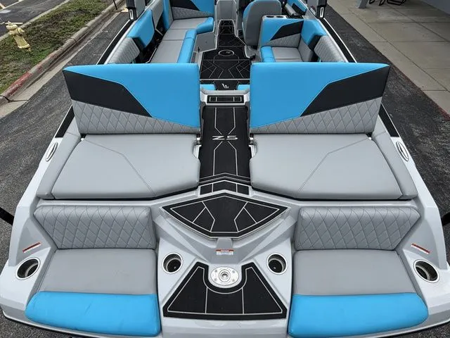 Slide: The Image of Tigé Z5 / Indmar Raptor 400 2025 - 9