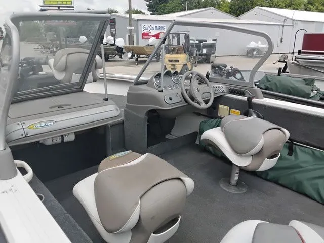 Slide: The Image of Crestliner Sport Angler 1750 2007 - 11