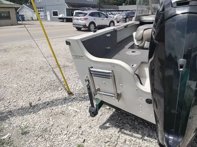 Slide: The Image of Crestliner Sport Angler 1750 2007 - 15