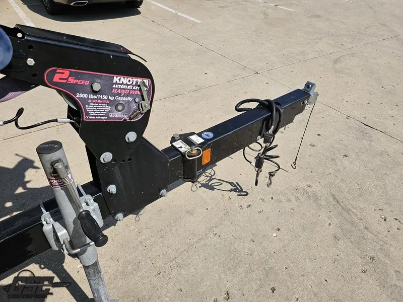 Slide: The Image of Trailer hitch with 2-speed hand winch, 2500 lbs capacity, on a 2015 Monterey 196MFS. - 17