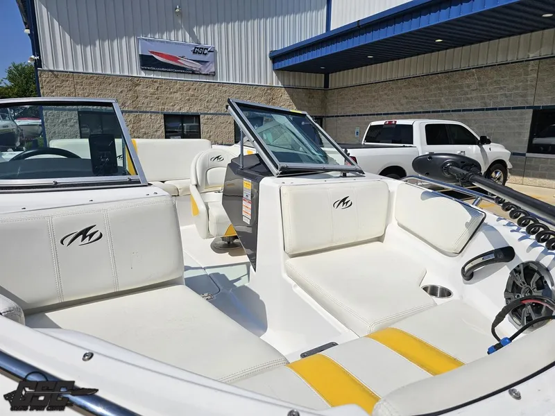Slide: The Image of 2015 Monterey 196MFS boat interior with white seating, outside a showroom. - 20