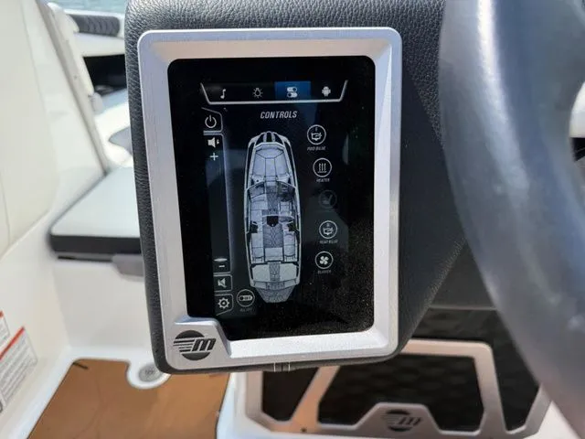 Slide: The Image of Malibu M240 2021 - 18