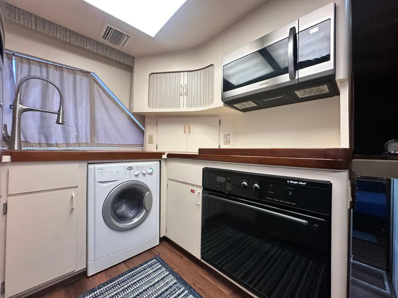 Slide: The Image of Hatteras 65 Convertible 1988 - 56