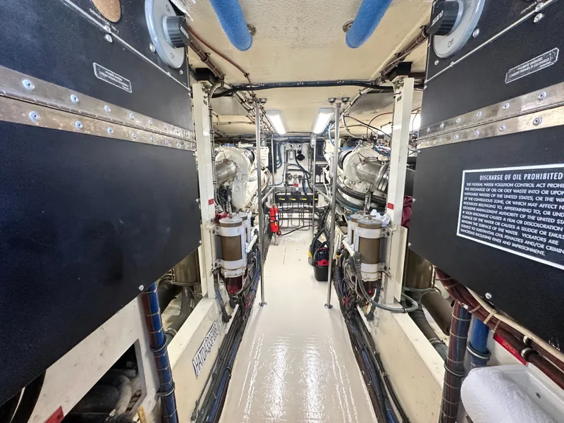 Slide: The Image of Hatteras Enclosed Bridge Sportfish 1988 - 120