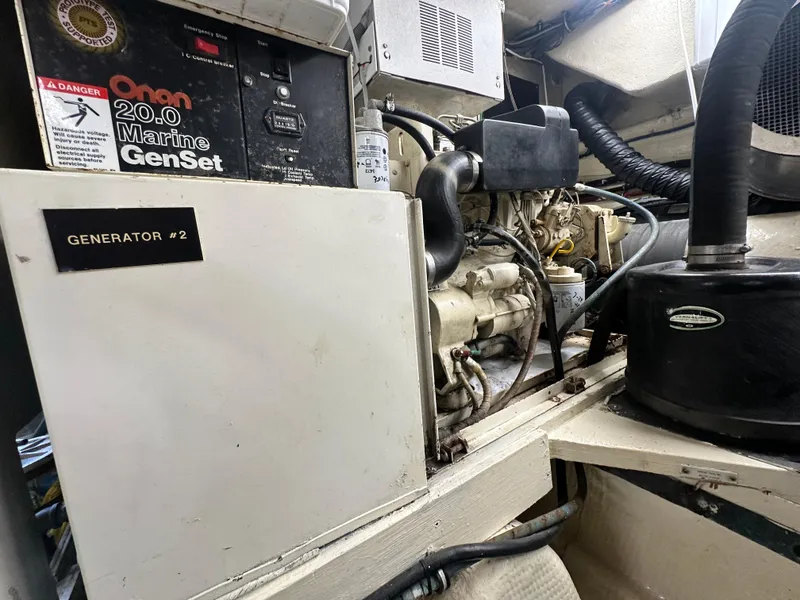 Slide: The Image of Hatteras Enclosed Bridge Sportfish 1988 - 125