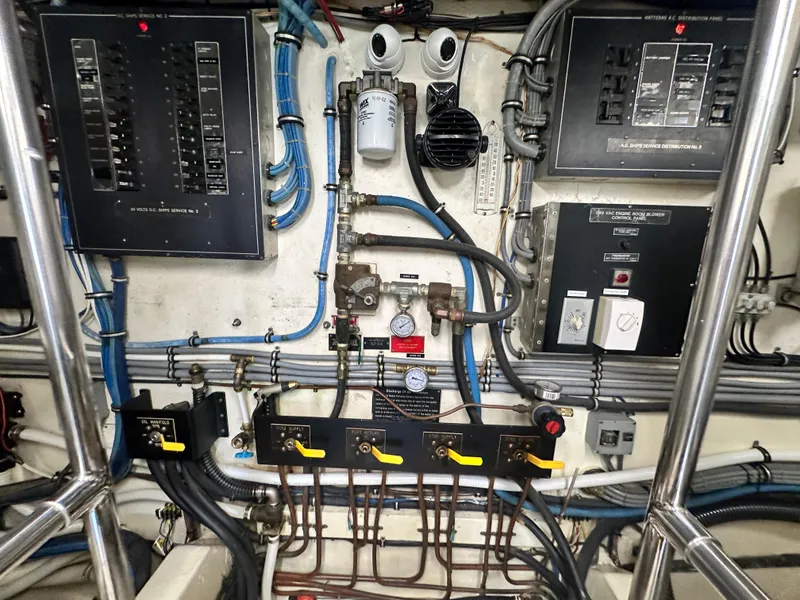 Slide: The Image of Hatteras Enclosed Bridge Sportfish 1988 - 128