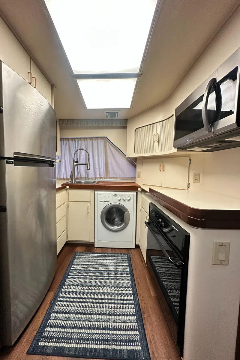 Slide: The Image of Hatteras Enclosed Bridge Sportfish 1988 - 52