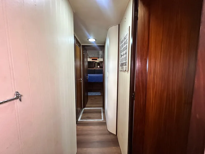 Slide: The Image of Hatteras Enclosed Bridge Sportfish 1988 - 68