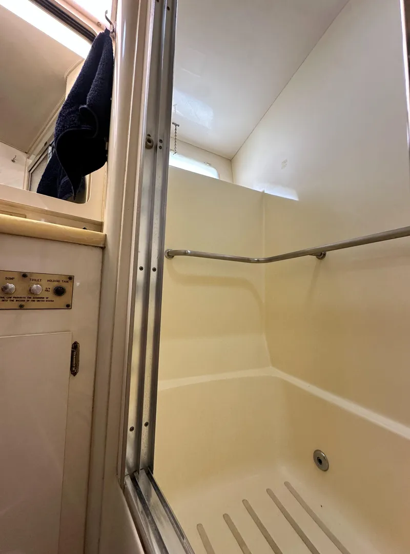 Slide: The Image of Hatteras Enclosed Bridge Sportfish 1988 - 95