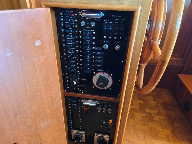 Slide: The Image of Grand Banks 36 Europa 1990 - 51