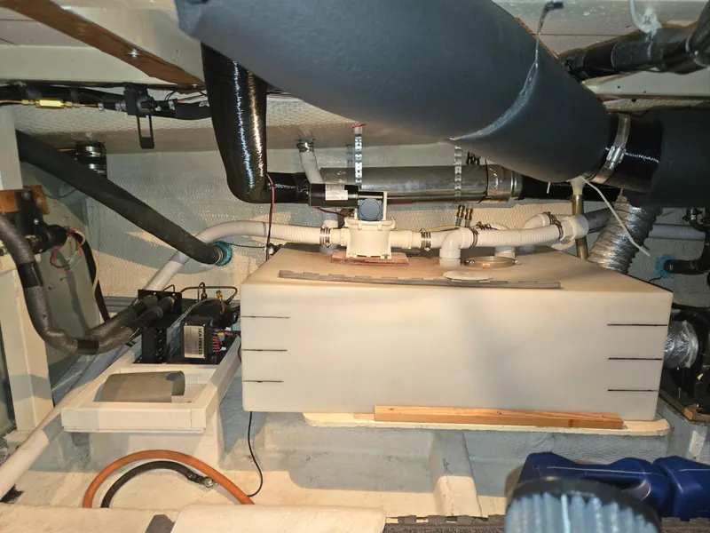 Slide: The Image of Grand Banks 36 Europa 1990 - 69