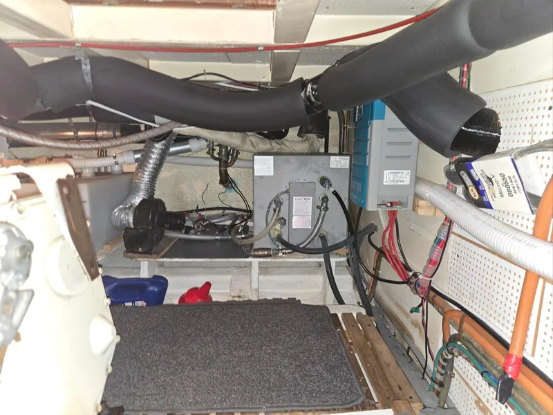 Slide: The Image of Grand Banks 36 Europa 1990 - 70