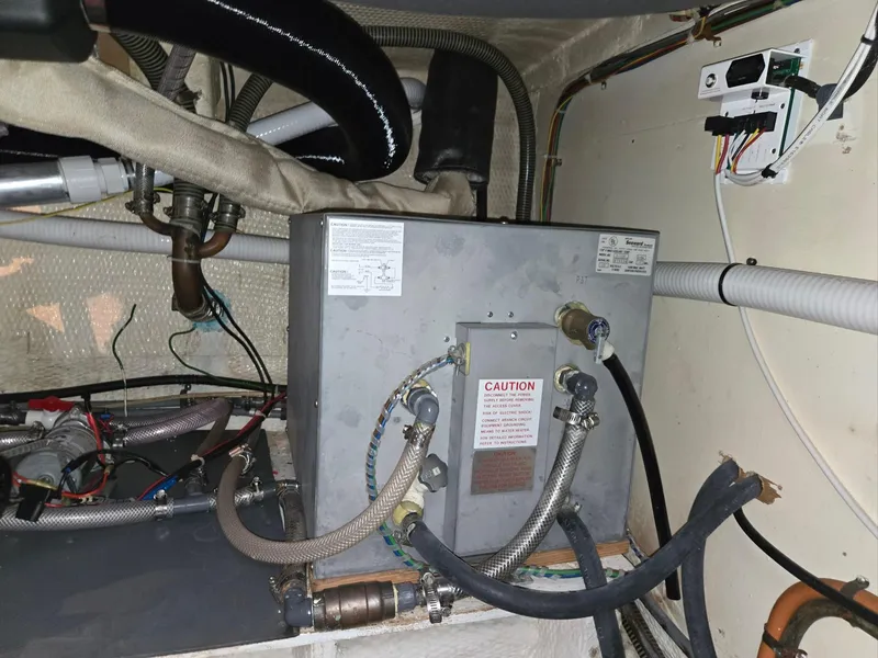 Slide: The Image of Grand Banks 36 Europa 1990 - 71