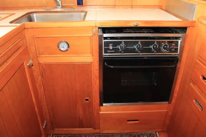 Slide: The Image of Grand Banks 36 Europa 1990 - 75