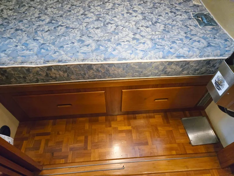 Slide: The Image of Grand Banks 36 Europa 1990 - 83