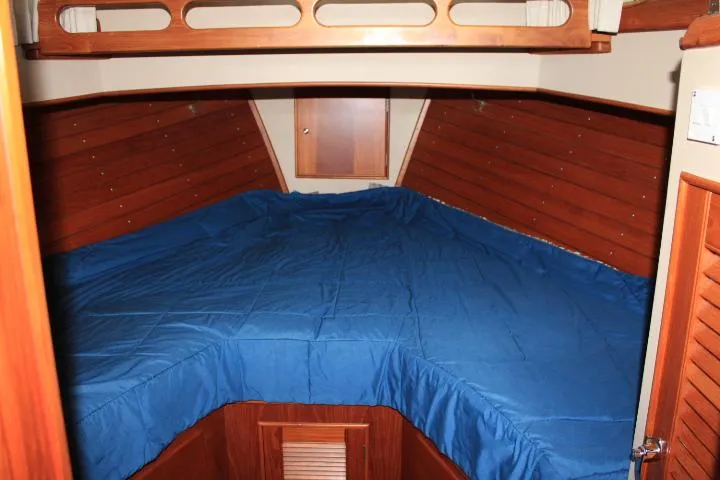 Slide: The Image of Grand Banks 36 Europa 1990 - 85