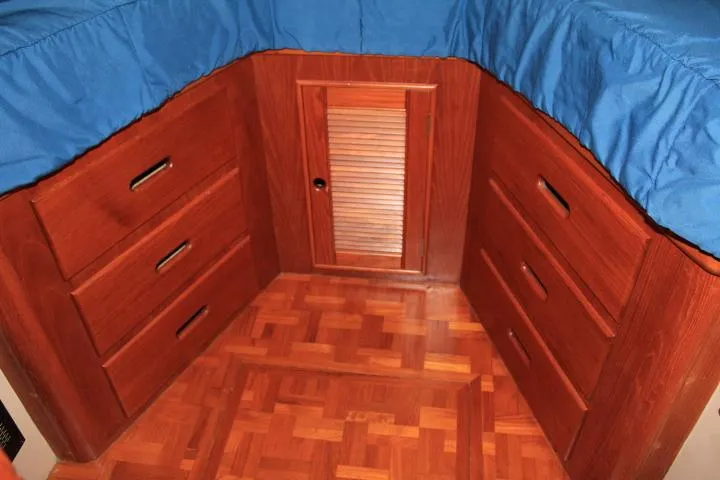 Slide: The Image of Grand Banks 36 Europa 1990 - 86