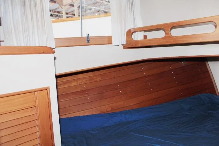 Slide: The Image of Grand Banks 36 Europa 1990 - 88