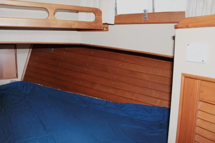 Slide: The Image of Grand Banks 36 Europa 1990 - 89