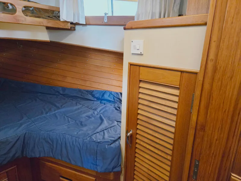 Slide: The Image of Grand Banks 36 Europa 1990 - 90