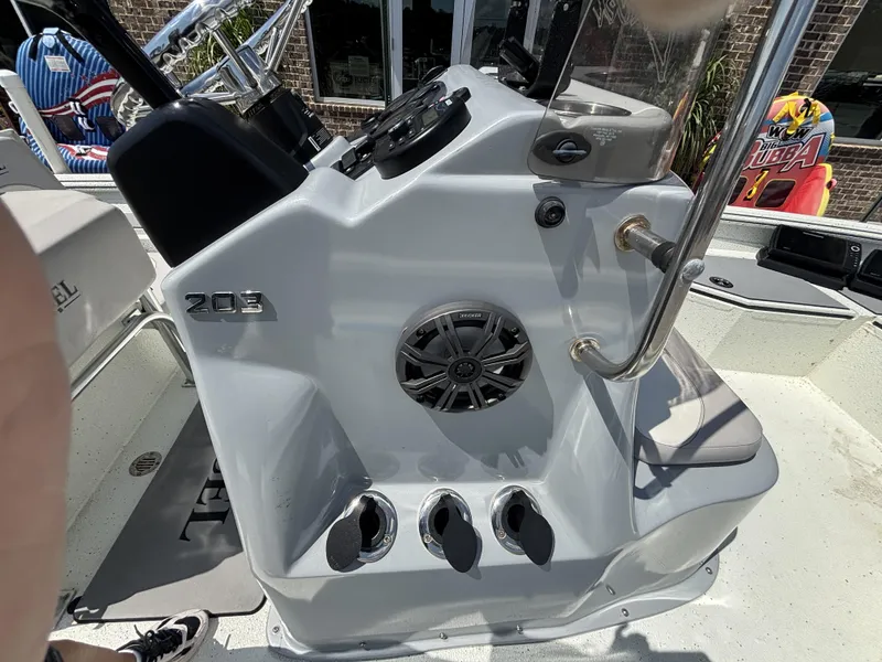 Slide: The Image of Excel Bay Pro 203 w/Suzuki 140HP Engine and Aluminum Trailer Included 2021 - 16