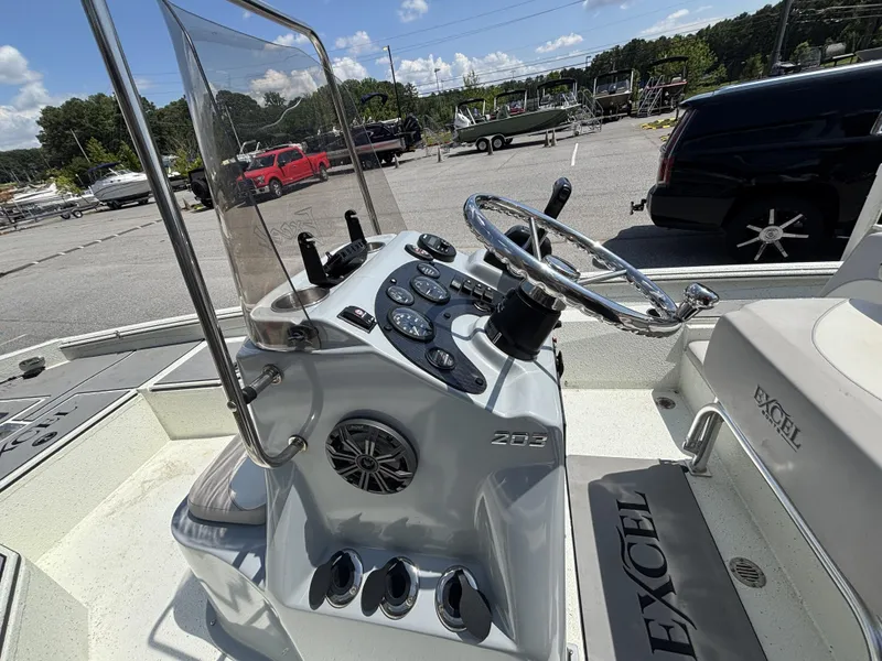 Slide: The Image of Excel Bay Pro 203 w/Suzuki 140HP Engine and Aluminum Trailer Included 2021 - 39
