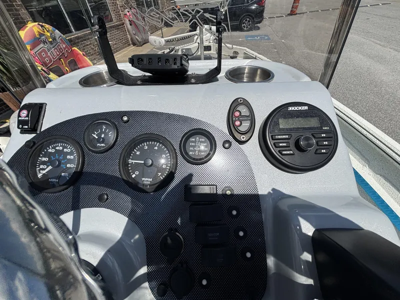 Slide: The Image of Excel Bay Pro 203 w/Suzuki 140HP Engine and Aluminum Trailer Included 2021 - 44