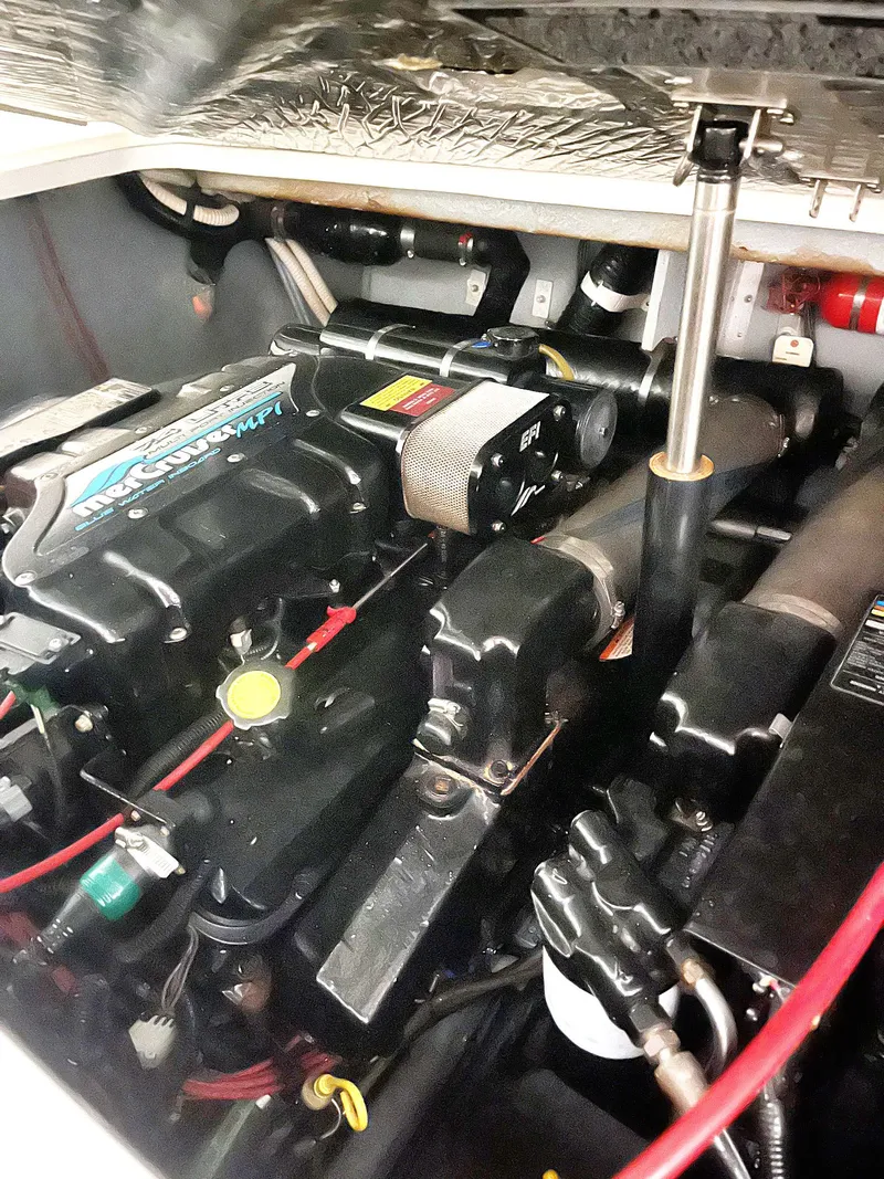 Slide: The Image of Sea Ray 330 Sundancer 1997 - 16