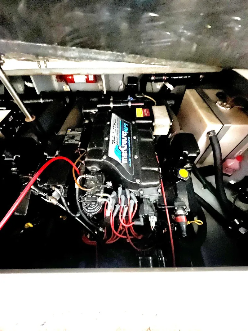 Slide: The Image of Sea Ray 330 Sundancer 1997 - 17