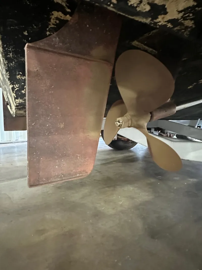 Slide: The Image of Sea Ray 330 Sundancer 1997 - 19