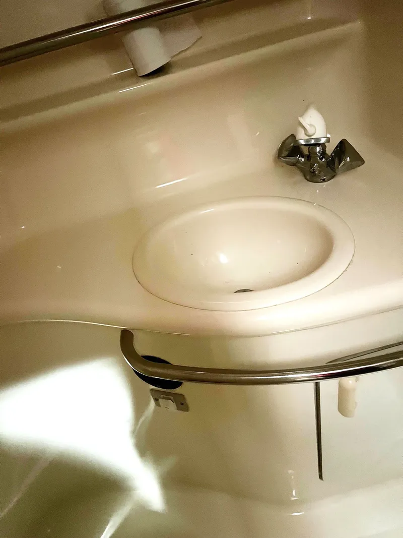 Slide: The Image of Sea Ray 330 Sundancer 1997 - 29