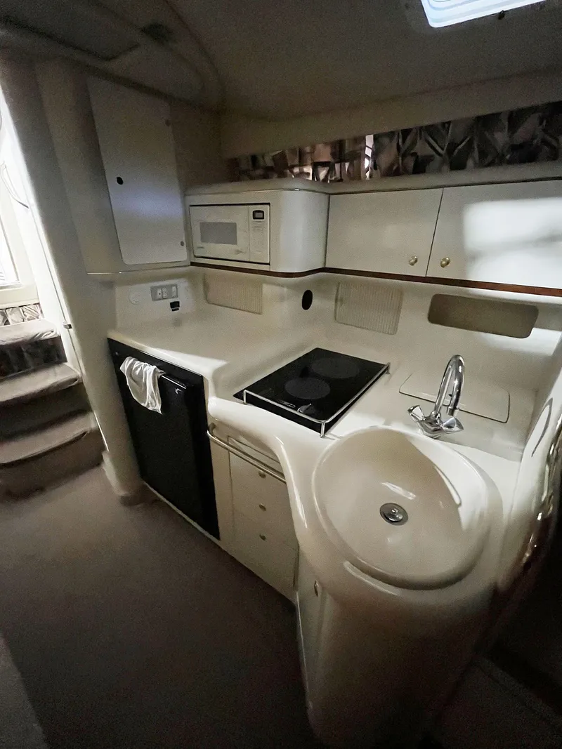 Slide: The Image of Sea Ray 330 Sundancer 1997 - 31