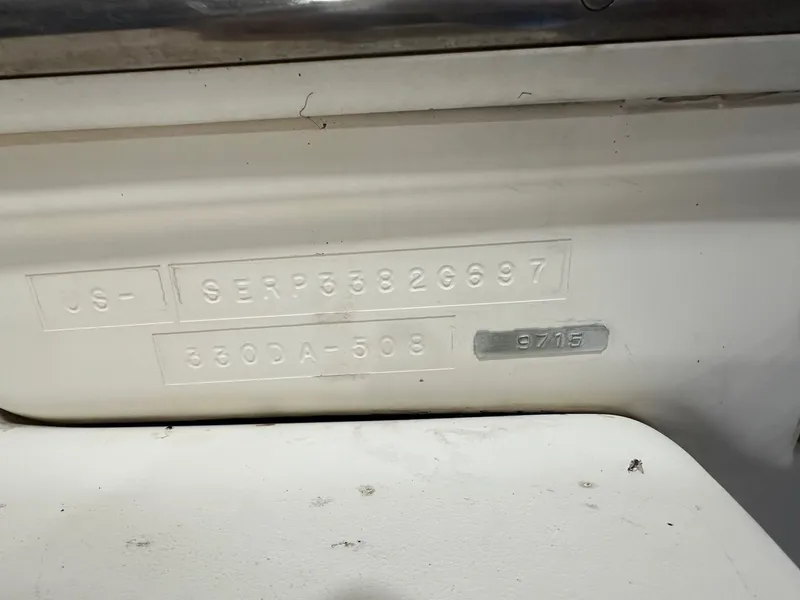 Slide: The Image of Sea Ray 330 Sundancer 1997 - 38